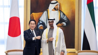 Những cái bắt tay ý nghĩa trong chuyến công du Trung Đông của Thủ tướng Nhật Bản