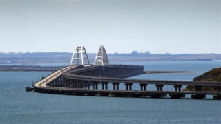 Cầu Crimea lại bị phong tỏa sau tuyên bố "rắn" của Tổng thống Ukraine