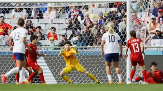 Thủ môn Kim Thanh nhận "cơn mưa lời khen" sau màn trình diễn trước ĐT nữ Mỹ