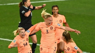 VAR lên tiếng, đương kim á quân thế giới thắng nhọc trận ra quân