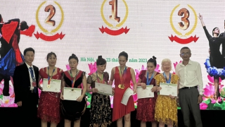 Sôi động những bước nhảy của người khiếm thị