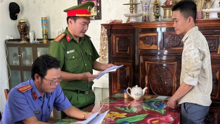 Bắt một viên chức Văn phòng đăng ký đất đai giả mạo trong công tác