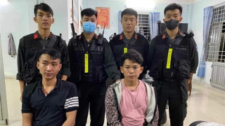 Tuần tra đêm, phát hiện hai vụ tàng trữ súng ngắn