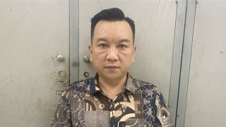 Bắt kẻ trốn truy nã 15 năm khi đang làm nhân viên quán karaoke