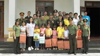 Công đoàn cơ sở Báo CAND tri ân người có công với cách mạng huyện Vị Xuyên