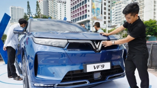 Ô tô điện VinFast chiếm trọn cảm tình của nhiều người dân