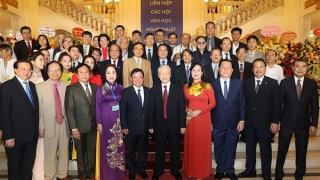 Đội ngũ văn nghệ sĩ nước nhà tiếp tục đẩy mạnh đổi mới sáng tạo, đáp ứng tốt hơn nữa yêu cầu của sự nghiệp  chấn hưng văn hóa, xây dựng con người Việt Nam trong thời kỳ mới