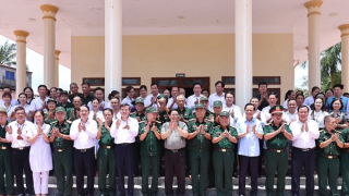 Thủ tướng: Chăm lo người có công với tình cảm, trách nhiệm cao nhất