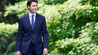 Thủ tướng Canada "thay máu" nội các sau cuộc thăm dò đáng lo ngại