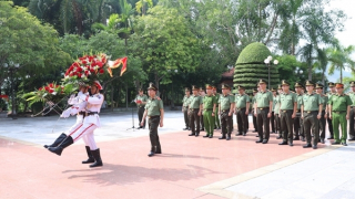 Đoàn đại biểu Đảng ủy Công an Trung ương, Bộ Công an dâng hương tại Khu di tich Nha Công an Trung ương