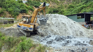 Kiểm tra phản ánh mỏ vàng chưa được cấp phép xả thải ra môi trường