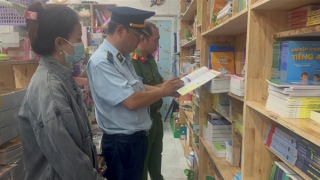 Phát hiện hơn 3.400 quyển sách giáo khoa nghi giả