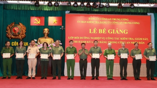 Bế giảng lớp bồi dưỡng nghiệp vụ kiểm tra, giám sát