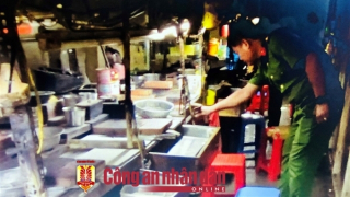 Tạm giữ người trong trường hợp khẩn cấp 5 đối tượng, khám xét thu giữ thêm 14 kg vàng