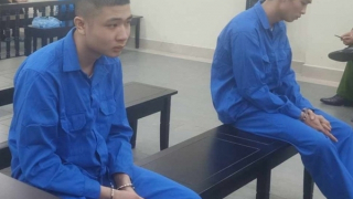 Sát hại khách hát karaoke vì bênh nữ nhân viên, hai thanh niên lĩnh 32 năm tù