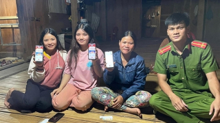 Hai xã vùng cao ở Quảng Ngãi hoàn thành kích hoạt tài khoản định danh điện tử cho người dân