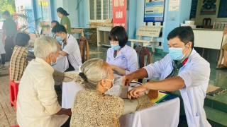 Công an tỉnh Tây Ninh kết hợp công tác từ thiện với tuyên truyền phòng, chống tội phạm