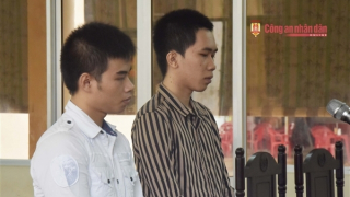 Chém đối thủ gục tại chỗ vì "cay" người yêu mình ngồi cạnh