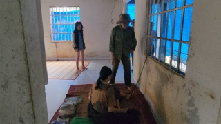 Chuyện nhà có 3 người điên