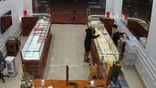 Khởi tố đối tượng cướp giật nhẫn vàng