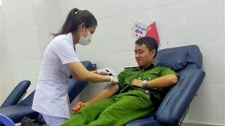3 cán bộ Công an kịp thời hiến máu cứu bệnh nhi sơ sinh ở Ninh Thuận