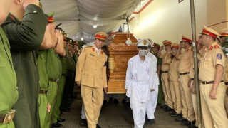 Xúc động tiễn đưa Đại úy Lê Ánh Sáng trở về quê nhà