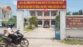 "Mượn tiền" người dân đóng góp làm đường để trả nợ quán...