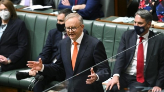 Quốc hội Australia với những ngôi nhà chao đảo