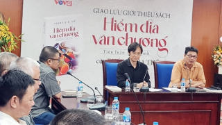 "Hiểm địa văn chương" và "con mắt đọc" Phùng Gia Thế