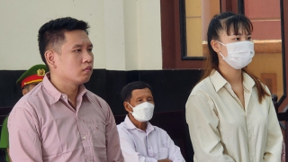 Vợ chồng “hờ” lĩnh 30 năm tù vì làm tiền giả