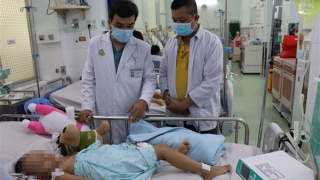 Lần đầu tiên sử dụng kỹ thuật ECMO cứu sống bệnh nhi tay chân miệng nguy kịch