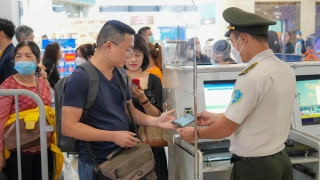 Giá vé máy bay dịp 2/9 nhiều chặng tăng gấp đôi