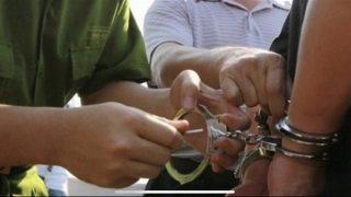 Chồng đâm vợ tử vong vì tranh cãi việc trồng cây