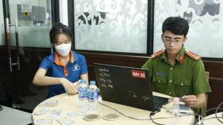 Đi khắp các tỉnh, thành để làm căn cước cho người dân