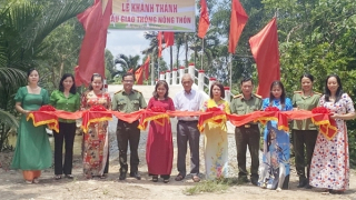 Công an tỉnh Bạc Liêu khánh thành cầu giao thông nông thôn, trao nhà Nghĩa tình đồng đội