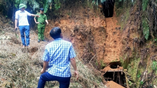 Phu vàng biến mất trong lòng đất khi bị kiểm tra