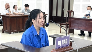 Tranh cãi chuyện ly hôn, nữ giảng viên phóng hỏa đốt chồng