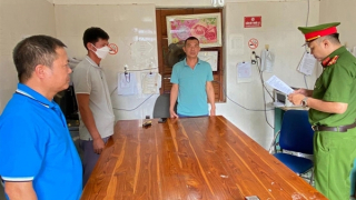 Trưởng trạm Y tế xã "ăn chặn" tiền của nhân viên y tế bản