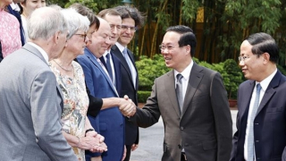 Chủ tịch nước gặp gỡ các nhà khoa học dự Hội nghị khoa học quốc tế 'Các cửa sổ nhìn ra vũ trụ'