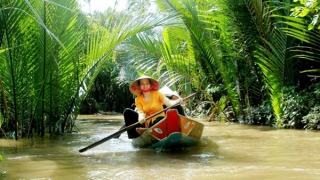 Cho hun một chút,  em hai đừng phiền