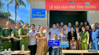 Tấm lòng những người “Mẹ đỡ đầu”