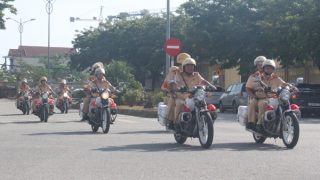 CSGT Công an Thừa Thiên-Huế ra quân tổng kiểm soát ôtô vận tải hành khách và container