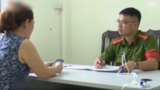 Dụ cài ứng dụng để “hack” điện thoại