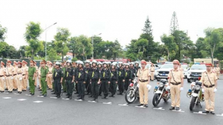 CSGT Công an các tỉnh, thành ra quân tổng kiểm soát xe khách và container
