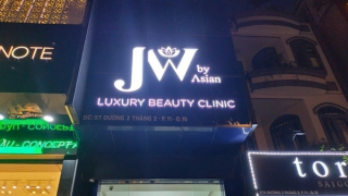 Phạt 135 triệu đồng và đình chỉ hoạt động một cơ sở thẩm mỹ “chui”