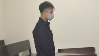 "Tú ông" môi giới mại dâm với giá hàng chục ngàn USD