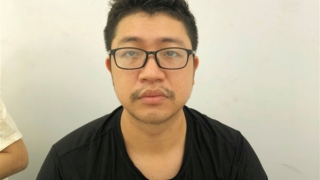 Đang selfie trên phố thì bị giật túi xách