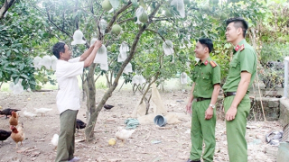 Khởi sắc làng Mường dưới chân núi Bạch Mã
