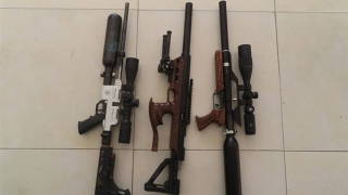 Bắt giữ nhóm đối tượng đi xe máy mang theo 4 khẩu súng