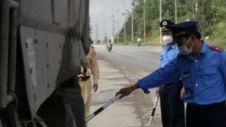 Phạt tài xế và chủ xe bồn hơn 230 triệu vì chở quá tải